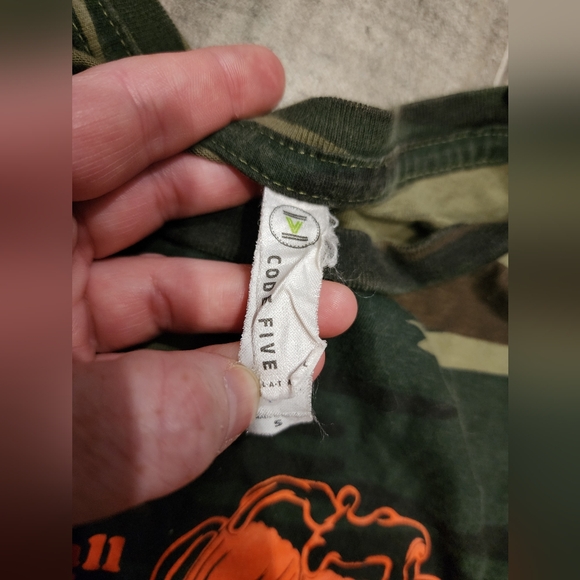 Clay Walker We All Need A Bar Sometime Camo Cropped Tee Top Shirt Merch Small - Picture 5 of 5